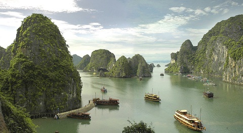 Miễn-giảm phí thăm Vịnh Hạ Long, Bái Tử Long cho người già và trẻ em - Ảnh 1. Miễn-giảm phí thăm Vịnh Hạ Long, Bái Tử Long cho người già và trẻ em - Ảnh 1.