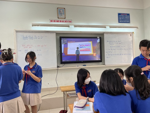 TP.HCM đẩy mạnh chuẩn tin học quốc tế trong trường phổ thông - Ảnh 1. Học sinh Trường THCS Trần Quốc Toản, TP Thủ Đức, TP.HCM trong tiết học ứng dụng công nghệ số - Ảnh: MỸ DUNG