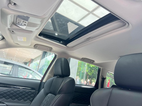 Tin tức giá xe: Mitsubishi Outlander giảm giá 'bắt đáy' phân khúc - Ảnh 4. Ở lần nâng cấp mới nhất vào tháng 2-2022, phiên bản Outlander 2.4 CVT Premium đã ngừng bán ở Việt Nam. Hai phiên bản CVT và CVT Premium hiện tại dùng động cơ 2.0L, sản sinh công suất 145 mã lực và mô men xoắn 196 Nm, kết hợp hộp số tự động vô cấp CVT và hệ dẫn động cầu trước - Ảnh: Đại lý Mitsubishi/Facebook