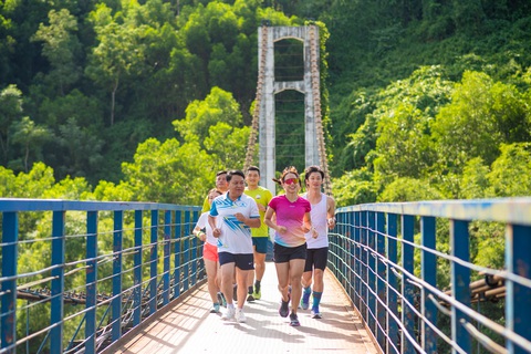 Những điều làm nên sức hấp dẫn của giải chạy 'Khám phá Nông Sơn' 2023 - Ảnh 2. Giải chạy nhận được sự hưởng ứng nhiệt tình của các tín đồ vận động nổi tiếng khắp cả nước - Ảnh: NÔNG SƠN