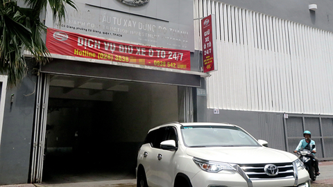 TP.HCM sẽ có 4 nhà đậu xe cao tầng? - Ảnh 1. Nhà giữ xe cao tầng của Samco trên hai mặt tiền đường Võ Văn Kiệt và Cô Giang, quận 1, TP.HCM - Ảnh: T.T.D.