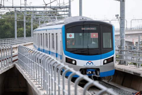 Tin tức sáng 27-1: Hơn 2,36 tỉ USD vốn đầu tư nước ngoài vào VN; Đường sắt Nhổn - ga Hà Nội sắp chạy- Ảnh 2. Khi đoạn trên cao tuyến Nhổn - ga Hà Nội vận hành, Hà Nội sẽ có 2 tuyến đường sắt trên cao hoạt động (hiện đã có tuyến Cát Linh - Hà Đông)