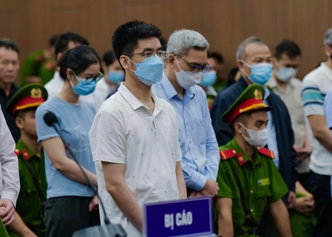 Cựu điều tra viên - Ảnh 1. Cựu điều tra viên Hoàng Văn Hưng tại phiên tòa xử vụ chuyến bay giải cứu - Ảnh: DANH TRỌNG