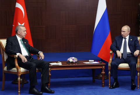 Tổng thống Thổ Nhĩ Kỳ Tayyip Erdogan (trái) trao đổi cùng Tổng thống Nga Vladimir Putin (phải) tại thủ đô Astana (Kazakhstan) hồi tháng 10 -2022 - Ảnh: SPUTNIK Tổng thống Thổ Nhĩ Kỳ Tayyip Erdogan (bên trái) trao đổi cùng Tổng thống Nga Vladimir Putin tại thủ đô Astana (Kazakhstan) hồi tháng 10-2022 - Ảnh: SPUTNIK