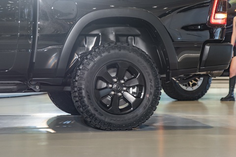 RAM 1500 bản rẻ nhất trình làng Việt Nam, nhưng giá vẫn như xe sang - Ảnh 12. RAM 1500 bản rẻ nhất trình làng Việt Nam, nhưng giá vẫn như xe sang - Ảnh 12.