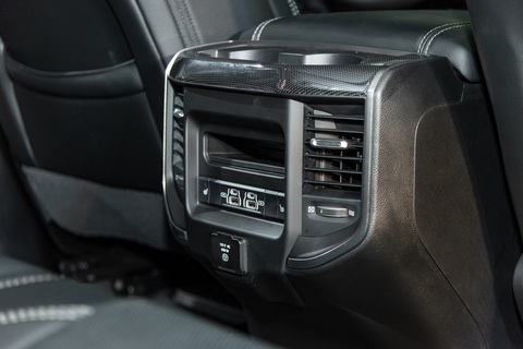 RAM 1500 bản rẻ nhất trình làng Việt Nam, nhưng giá vẫn như xe sang - Ảnh 22. RAM 1500 bản rẻ nhất trình làng Việt Nam, nhưng giá vẫn như xe sang - Ảnh 22.