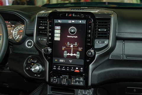 RAM 1500 bản rẻ nhất trình làng Việt Nam, nhưng giá vẫn như xe sang - Ảnh 17. RAM 1500 bản rẻ nhất trình làng Việt Nam, nhưng giá vẫn như xe sang - Ảnh 17.