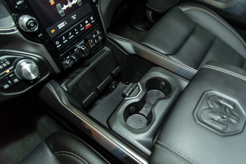 RAM 1500 bản rẻ nhất trình làng Việt Nam, nhưng giá vẫn như xe sang - Ảnh 19. RAM 1500 bản rẻ nhất trình làng Việt Nam, nhưng giá vẫn như xe sang - Ảnh 19.
