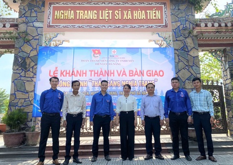 Khánh thành công trình thắp sáng nghĩa trang Liệt sĩ xã Hòa Tiến - Ảnh 1. 1.Công trình hướng tới kỷ niệm 76 năm ngày Thương binh - Liệt sĩ (27-7-1947 - 27-7-2023)