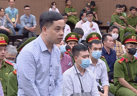 Cựu thứ trưởng Tô Anh Dũng: “Bị cáo không bao giờ có một ý tưởng tơ hào tiền của nhà nước” - Ảnh 2. Cựu thư ký Phạm Trung Kiên tại phiên tòa xét xử vụ án chuyến bay giải cứu - Ảnh: NAM ANH