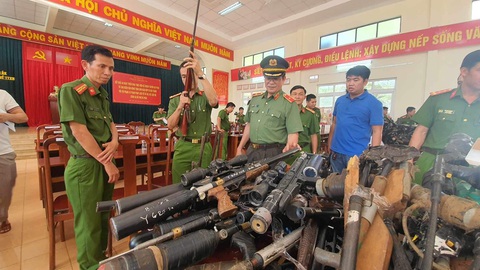 40 ngày Công an Đắk Lắk thu hồi hơn 4.500 vũ khí các loại - Ảnh 1. Trong 40 ngày, lực lượng Công an tỉnh Đắk Lắk đã thu hồi được 4.576 vũ khí các loại - Ảnh: TÂM AN