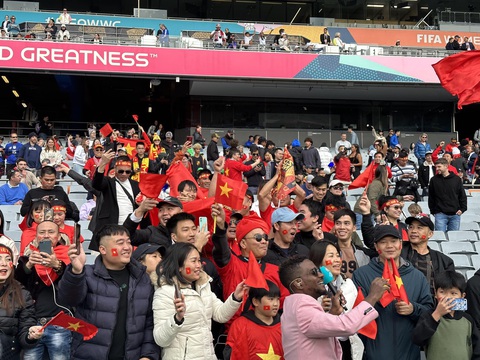 Chùm ảnh: Không khí cuồng nhiệt trên sân Eden Park trước giờ ra sân của tuyển nữ Việt Nam - Ảnh 12. Chùm ảnh: Không khí cuồng nhiệt trên sân Eden Park trước giờ ra sân của tuyển nữ Việt Nam - Ảnh 12.