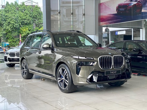 Tin tức giá xe: BMW X7 2023 giảm cả tỉ đồng - Ảnh 1. Không chỉ có SUV lắp ráp trong nước như X3, X5 mà ngay cả SUV nhập khẩu có giá cao như BMW X7 cũng được nhà phân phối giảm giá mạnh đợt này - Ảnh: Đại lý BMW/Facebook