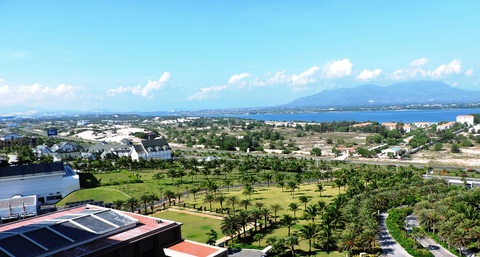 Trả lại tiền ứng trước cho các nhà đầu tư tại bán đảo Cam Ranh - Ảnh 1. Một khu vực bán đảo Cam Ranh (Khánh Hòa) và các dự án đã được xây dựng - Ảnh: PHAN SÔNG NGÂN