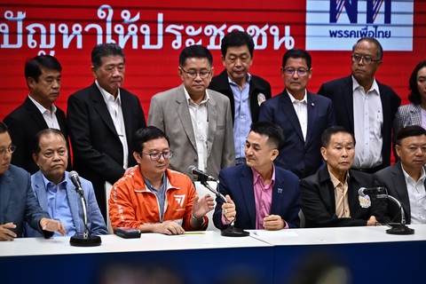 Các đảng trong liên minh ở Hạ viện Thái Lan họp báo ngày 21-7 - Ảnh: AFP Các đảng trong liên minh ở Hạ viện Thái Lan họp báo ngày 21-7 - Ảnh: AFP