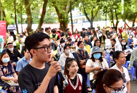 Bạn Đức Bình (Tiền Giang) hỏi về ngành ôtô điện - Ảnh TTD Bạn Đức Bình (Tiền Giang) hỏi về ngành ô tô điện - Ảnh: T.T.D.