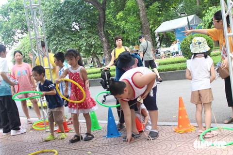 Khu vực trò chơi đuổi của ngày hội được nhiều bạn nhỏ và phụ huynh ghé thăm - Ảnh: DƯƠNG LIỄU Khu vực trò chơi của ngày hội được nhiều bạn nhỏ và phụ huynh ghé thăm - Ảnh: DƯƠNG LIỄU
