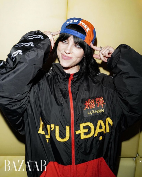 Billie Eilish mặc trang phục của thương hiệu Việt tại tiệc hậu Met Gala 2023. Billie Eilish mặc trang phục của thương hiệu Việt tại tiệc hậu Met Gala 2023.