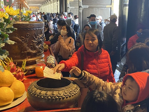 Bộ Tài chính cho biết còn nhiều chùa chưa báo cáo tiền công đức - Ảnh: T.ĐIỂU Bộ Tài chính cho biết còn nhiều chùa chưa báo cáo tiền công đức - Ảnh: T.ĐIỂU