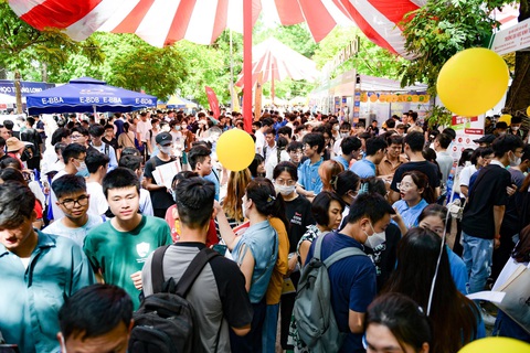 Không khí ngày hội tại Hà Nội - Ảnh: NAM TRẦN Không khí ngày hội tại Hà Nội - Ảnh: NAM TRẦN