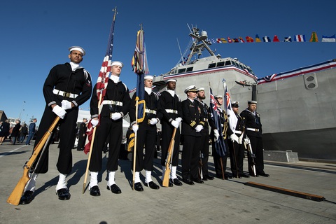 Hải quân Mỹ lần đầu biên chế chiến hạm tại nước ngoài - Ảnh 3. Lễ biên chế USS Canberra tại Úc ngày 22-7 - Ảnh: Bộ Quốc phòng Mỹ