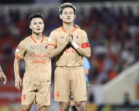 Tấn Tài lập công, Công An Hà Nội giữ vững ngôi đầu V-League 2023 - Ảnh 2. Tấn Tài không ăn mừng khi ghi bàn vào lưới đội bóng cũ - Ảnh: DŨNG NGUYỄN