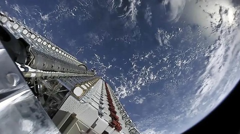 Thỏa thuận Mông Cổ-SpaceX gây chấn động an ninh ở Trung Quốc - Ảnh 1. Sứ mệnh Starlink của SpaceX - Ảnh: STARLINK