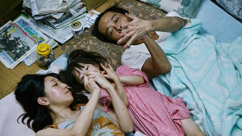 Hirokazu Kore-eda: Bảo vật điện ảnh của Nhật Bản - Ảnh 4. Shoplifters thắng giải Cành cọ vàng tại Liên hoan phim Cannes 2018 - Ảnh: The Atlantic
