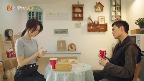 Phim ngôn tình ‘Khói lửa nhân gian của tôi’ nhận mưa 1 sao vì tình tiết phi lý - Ảnh 5. Phân cảnh ăn uống của cặp đôi chính bị soi hạt sạn khủng