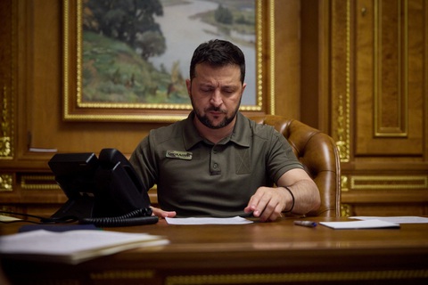 Ông Zelensky thừa nhận một sự thật về cuộc phản công của Ukraine - Ảnh 1. Tổng thống Ukraine Volodymyr Zelensky - Ảnh: REUTERS