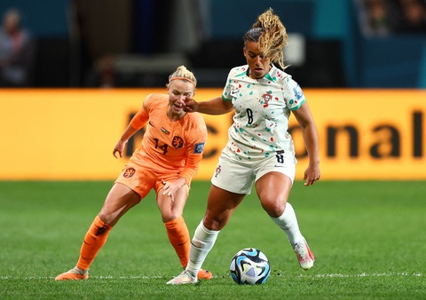 Tuyển nữ Hà Lan thắng sát nút Bồ Đào Nha tại World Cup nữ 2023 - Ảnh 2. Tuyển nữ Bồ Đào Nha (áo trắng) bất lực trước đối thủ - Ảnh: REUTERS