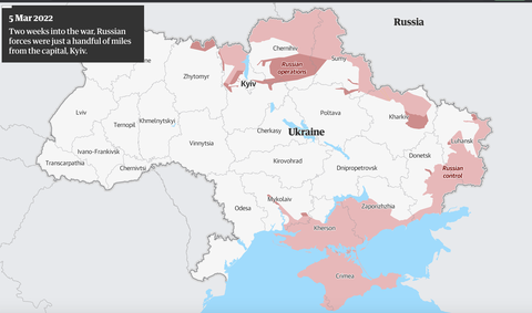 Vì sao Mỹ nói Ukraine đã giành lại 50% lãnh thổ bị Nga kiểm soát? - Ảnh 2. Đồ họa các khu vực Nga kiểm soát (màu hồng) trên lãnh thổ Ukraine ngày 5-3-2022. Ngoài bán đảo Crimea và các khu vực phía đông và nam Ukraine, các lực lượng Nga cũng kiểm soát Kharkov, Sumy, Chernihiv... trong những ngày đầu - Ảnh: Guardian