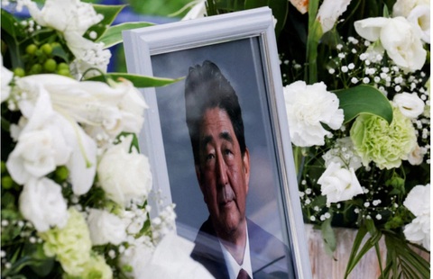 An táng cố Thủ tướng Nhật Bản Abe Shinzo tại quê nhà - Ảnh 1. Vụ ám sát cố Thủ tướng Nhật Abe Shinzo đã gây sốc cho toàn thế giới - Ảnh: REUTERS