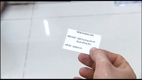 Bức tranh tiêm chủng: những gam màu sáng - tối - Ảnh 3. Mẩu giấy chỉ dẫn người dân đến điểm tiêm còn vắc xin dại