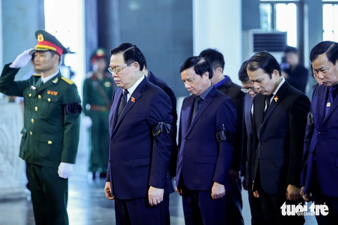 Tiễn biệt cố Phó thủ tướng Nguyễn Khánh - Ảnh 6. Đoàn Quốc hội do Chủ tịch Quốc hội Vương Đình Huệ dẫn đầu - Ảnh: NGUYỄN KHÁNH
