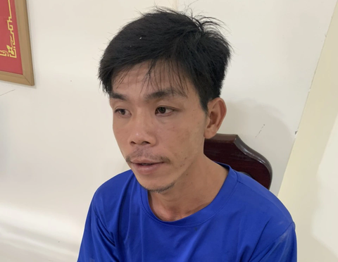 Bắt người đàn ông leo rào vào nhà giết người tình vì mâu thuẫn - Ảnh 1. Nguyễn Văn Hậu tại cơ quan công an - Ảnh: ĐOÀN DIỂU