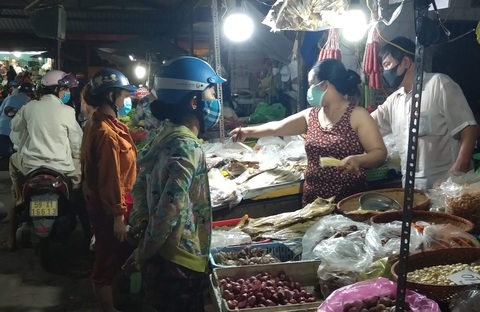 TP.HCM ra văn bản “khẩn” về lập Sở An toàn thực phẩm - Ảnh 1. TP đã có hơn 6 năm thực hiện thí điểm hoạt động Ban quản lý an toàn thực phẩm TP HCM, từ tháng 12-2016 - Ảnh: N.T.