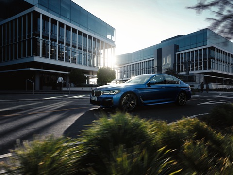 Ưu đãi giá lên đến 50% lệ phí trước bạ cho các mẫu xe BMW - Ảnh 2. Hình ảnh mẫu xe BMW 530i cũng được ưu đãi giá lên đến 50% phí trước bạ