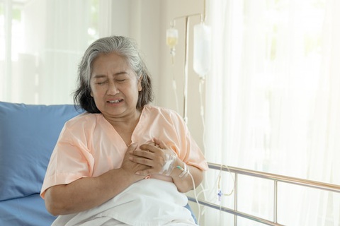 Sử dụng sữa non trong chăm sóc sức khỏe người già - Ảnh 1. Lão hóa miễn dịch dẫn đến những hệ lụy về sức khỏe ở người già