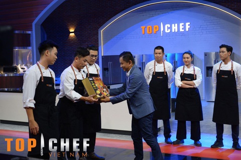Top Chef Việt Nam tập 7: Quỳnh Anh Shyn thưởng thức đại tiệc lẩu 3 miền - Ảnh 5. Top Chef Việt Nam tập 7: Quỳnh Anh Shyn thưởng thức đại tiệc lẩu 3 miền - Ảnh 5.