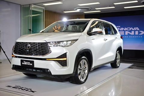 Toyota Innova 2023 dễ bán song song bản cũ ở Việt Nam, trang bị 'xịn' hơn hẳn - Ảnh 2. Innova từ hình dáng đậm chất MPV nay thay đổi sang dạng SUV/Crossover - Ảnh: Toyota