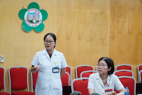 Bác sĩ Bùi Nguyễn Hồng Bảo Ngọc, Viện Sức khỏe tâm thần chia sẻ với báo chí về tình trạng nghiện Internet, game - Ảnh: NGUYỄN HIỀN Bác sĩ Bùi Nguyễn Hồng Bảo Ngọc (bên trái), Viện Sức khỏe tâm thần, chia sẻ với báo chí về tình trạng nghiện Internet, game - Ảnh: NGUYỄN HIỀN