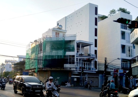 Khánh Hòa ngăn chặn săn bắt chim yến, nhiều vùng không được chăn nuôi - Ảnh 1. Một nhà nuôi chim yến tại phường Vĩnh Hải, TP Nha Trang, tỉnh Khánh Hòa - Ảnh: PHAN SÔNG NGÂN