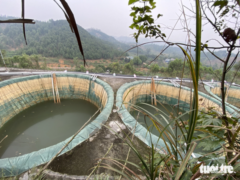 Việt Nam dự kiến khai thác 2 triệu tấn đất hiếm mỗi năm - Ảnh 2. Một mỏ đất hiếm tại huyện Bảo Thắng (Lào Cai) sau khi kết thúc quá trình thăm dò trong tình trạng hoang vắng (thời điểm tháng 4-2023) - Ảnh: Q.THẾ