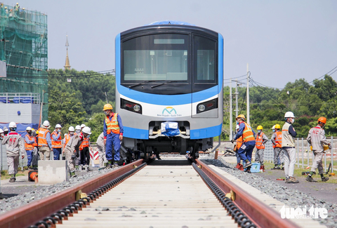 TP.HCM sẽ kết nối vé thông minh tuyến metro và xe buýt - Ảnh 1. Ban quản lý đường sắt đô thị TP.HCM là đơn vị đánh giá khả năng liên thông vé thông minh của tuyến metro số 1, 2, xe buýt và các tuyến giao thông công cộng khác - Ảnh: CHÂU TUẤN
