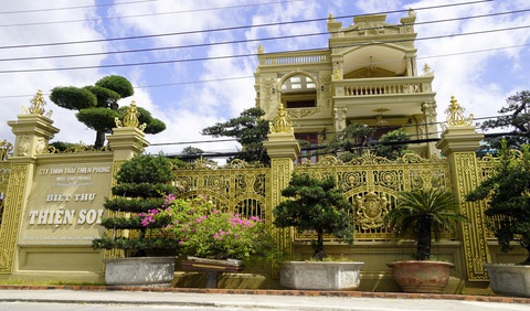 Biệt thự Thiện Soi của gia đình Thiện Soi trên quốc lộ 51 - Ảnh: ĐÔNG HÀ