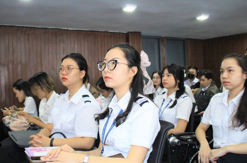 Học viện Hàng không Việt Nam hoàn trả 56 tỉ đồng thu học phí cao quy định - Ảnh 1. Sinh viên Học viện Hàng không Việt Nam - Ảnh: H.V.