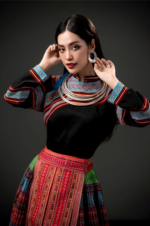 Hoa hậu Nông Thúy Hằng hóa cô dâu công bố dự án đầu tay - Ảnh 1. Nông Thúy Hằng khởi động dự án "Muôn sắc trang phục cưới các dân tộc Việt Nam"
