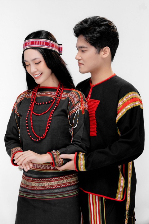 Hoa hậu Nông Thúy Hằng hóa cô dâu công bố dự án đầu tay - Ảnh 5. Nàng hậu sẽ cho ra mắt nhiều bộ ảnh cưới độc đáo trong thời gian tới