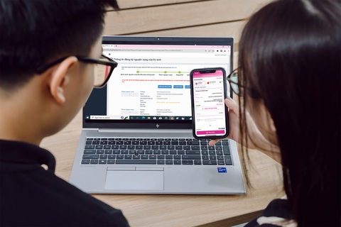 Thí sinh có thể nộp lệ phí xét tuyển đại học 2023 bằng mã QR trên ví điện tử - Ảnh: PHƯƠNG THẢO Thí sinh có thể nộp lệ phí xét tuyển đại học 2023 bằng mã QR trên ví điện tử - Ảnh: PHƯƠNG THẢO